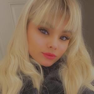 Meet your Posher, Daniela